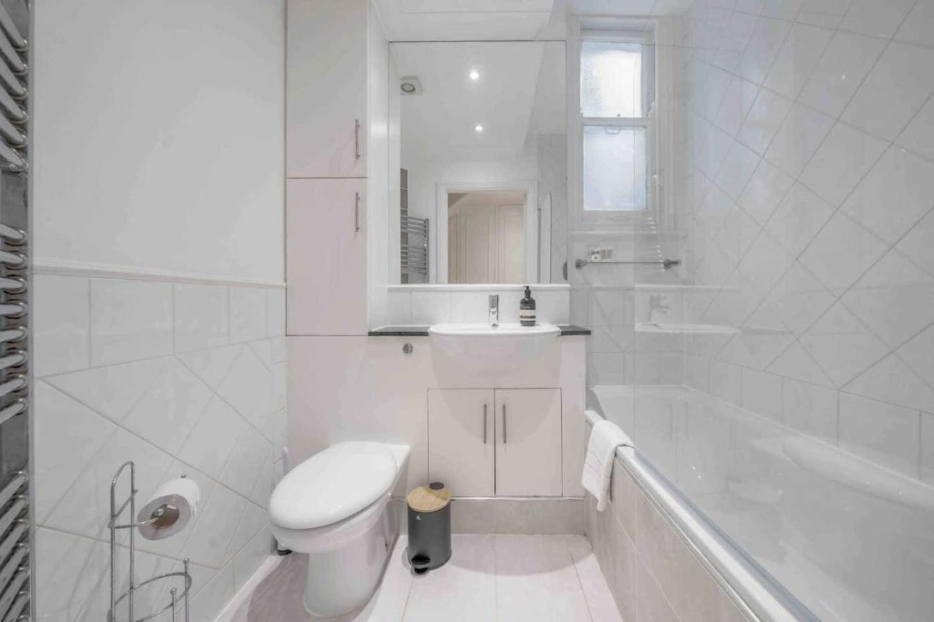 Cosy 2-bed In Earls Court Appartement